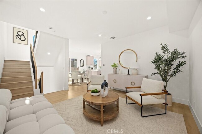 Photo - 905 Sunset Blvd