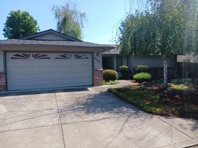 Building Photo - Introducing a meticulously maintained 3 bedroom, 2 bath gem!