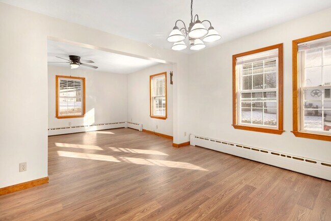 Photo - 465 Vernon Ave