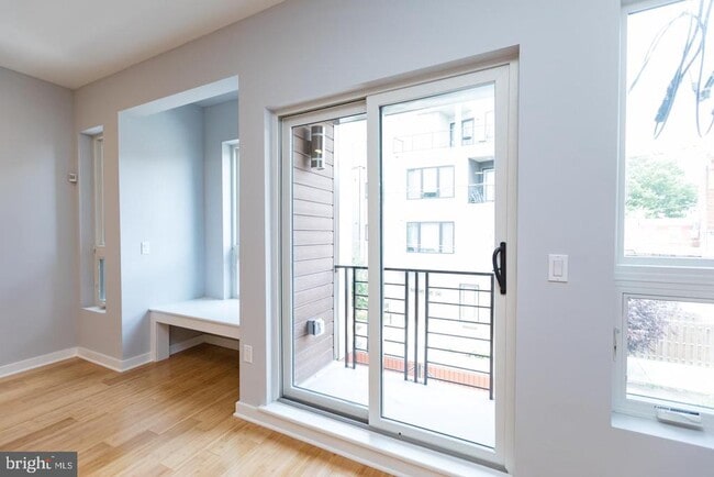 Building Photo - 2230 Frankford Ave Unit 2