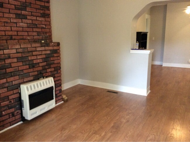 Photo - 211 Burns Ave