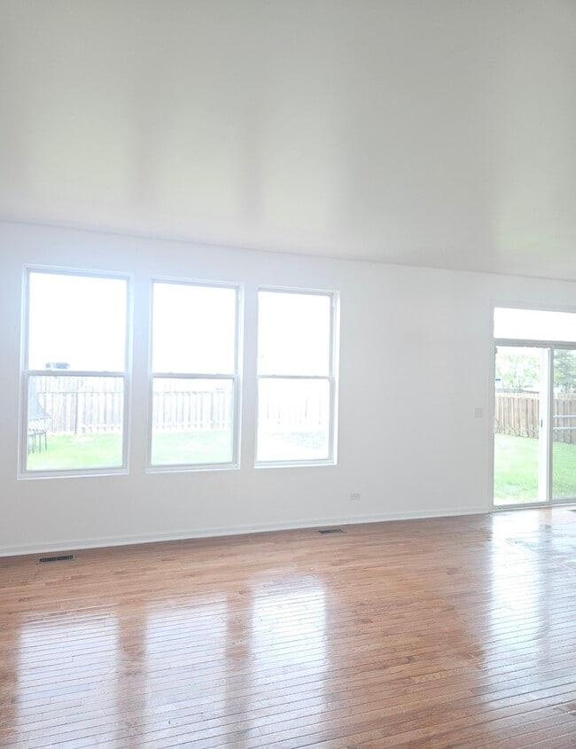 Photo - 838 Avalon Way