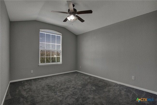 Photo - 240 Oak Creek Way
