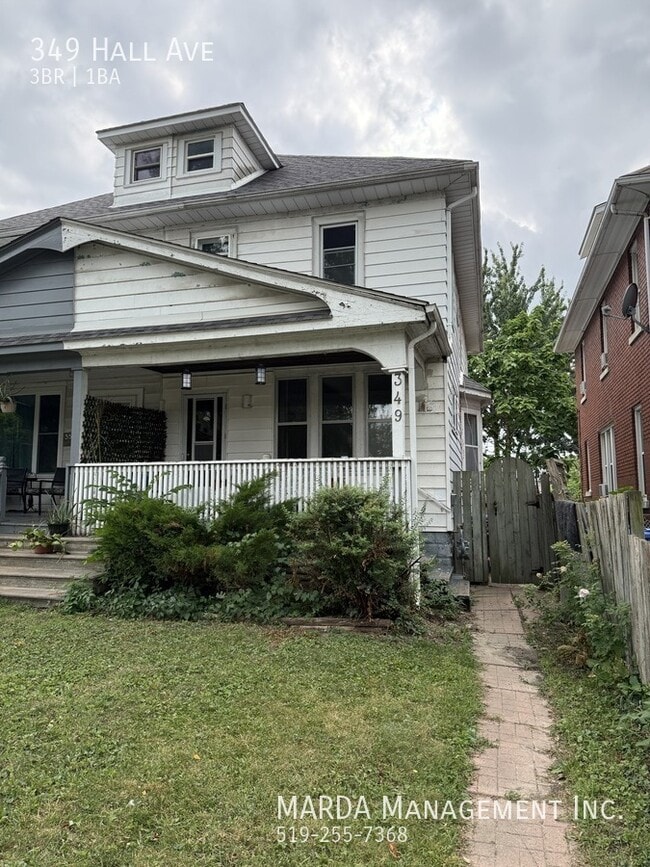 Building Photo - CHARMING 3 BED/1 BATH TOWNHOUSE - WALKERVILLE + YDRO, WATER & GAS!