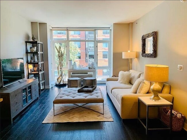 Building Photo - 1450 Washington St Unit 211
