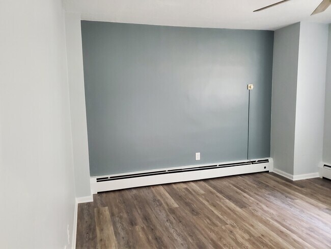 MASTER BEDROOM 15X16 - 1301 N Harrison St Unit 301