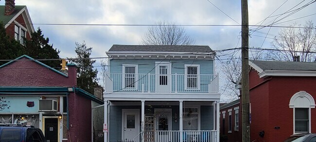 Front of building - 711 Main St Apartments Unit 2