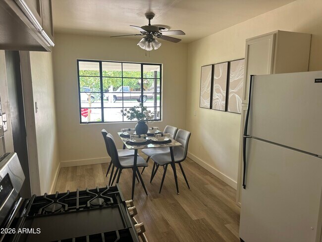 Photo - 1324 E Hall St