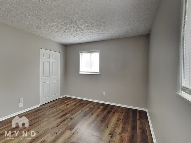 Photo - 2911 N Gresham Rd