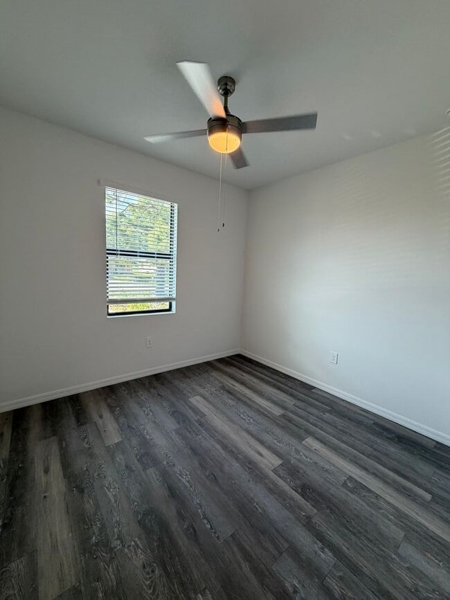 Photo - 615 SE 8th St