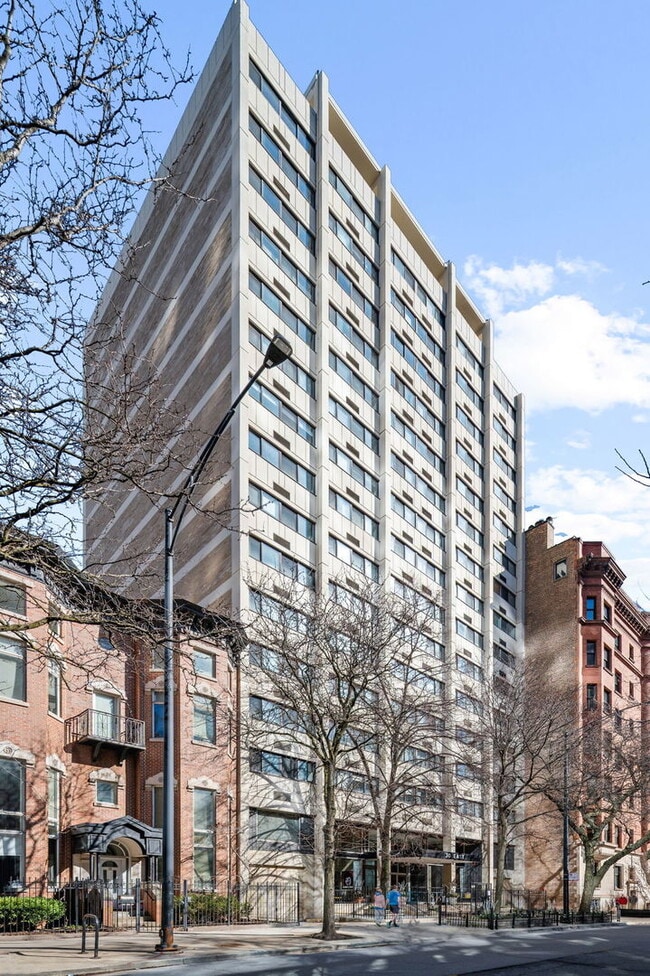 Building Photo - 30 E Division St Unit 14C