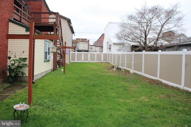 Building Photo - 130 N Mill St Unit APARTMENT D REAR