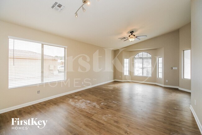 Photo - 1610 E Desert Ln