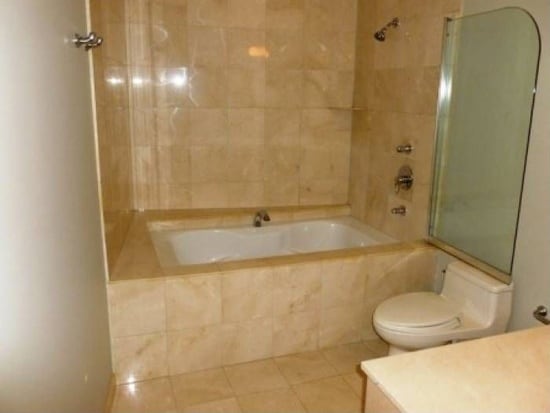 Baño - 950 W Erie St Unidad 403