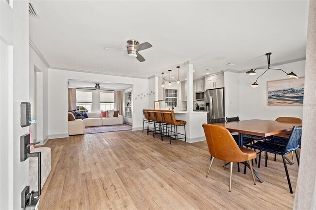 Photo - 11225 2nd St E