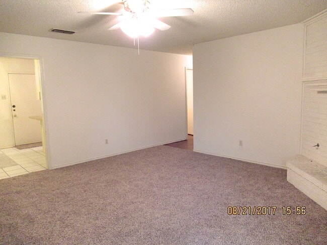 Photo - Duplex Conveniently Located Next to the Elementary, Jr. High & Park!
