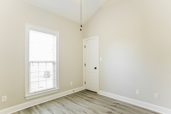 Photo - 2065 Dundee Way