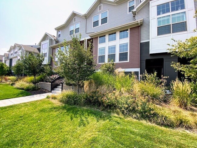 Photo - 5447 Valentia St