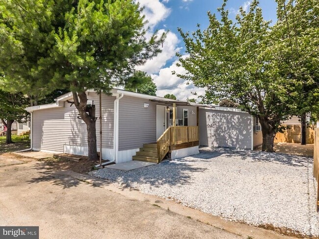 Building Photo - 8 Sherman Dr Rental