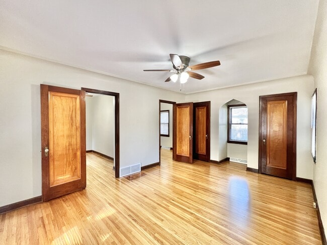 Building Photo - 1335 Blaine Ave Rental