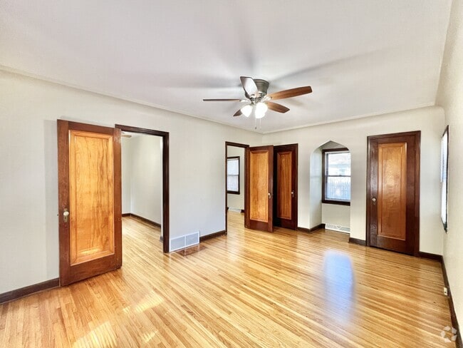 Building Photo - 1335 Blaine Ave Rental