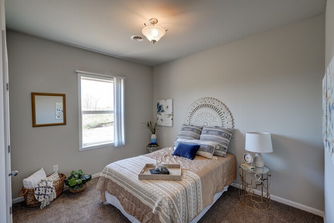 Photo - 624 McKay Way