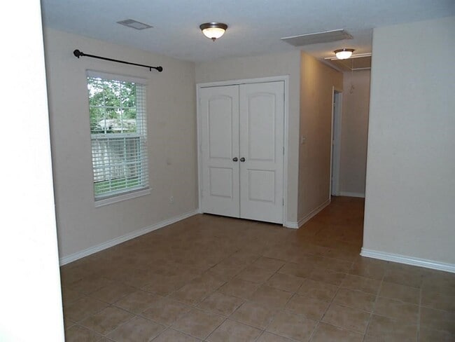 Photo - 200 W Worsham St