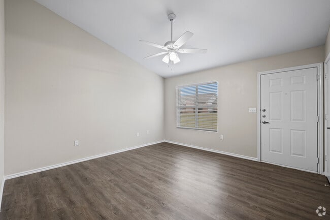2BR, 1BA - 861SF - Living