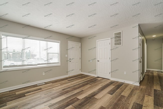 Photo - 3545 Ontario St