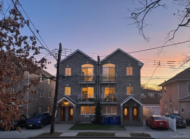 Building Photo - 40-33 191st St Unit Floor 1