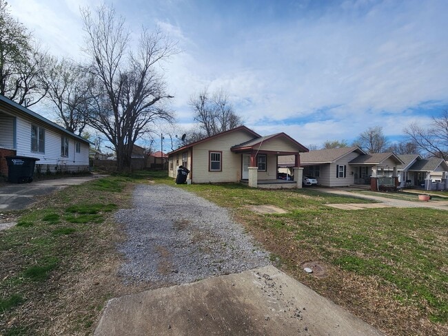 Building Photo - 2 bed 1 bath in Shawnee Rental