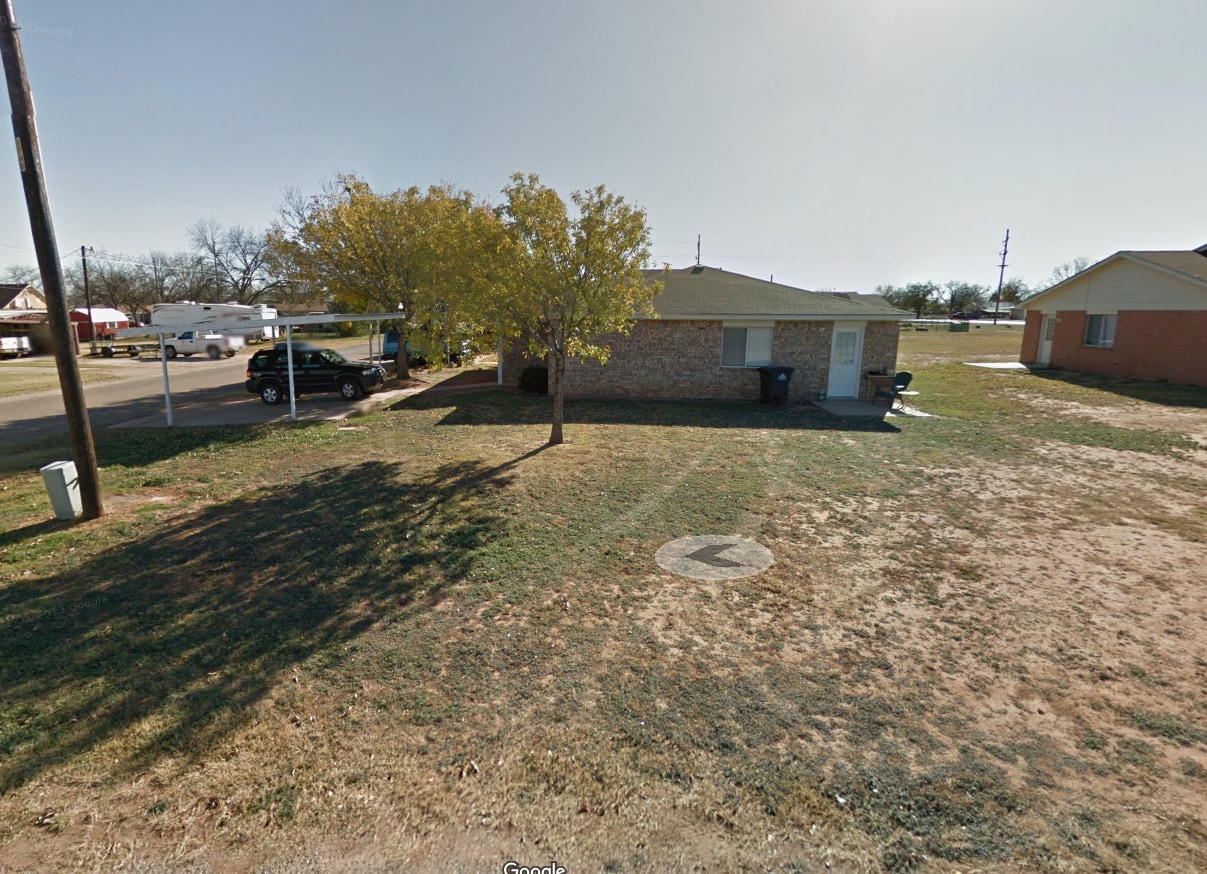 Photo - 304 SE Railroad St