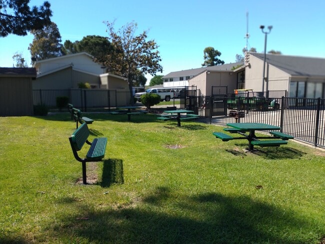 Building Photo - 195 Del Sur Ct Unit 195