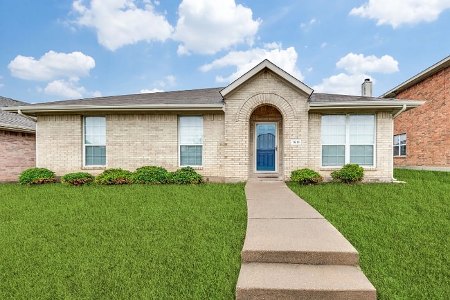 Photo - 1611 Venus Dr E House