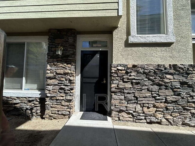 Photo - 3871 Warren Way