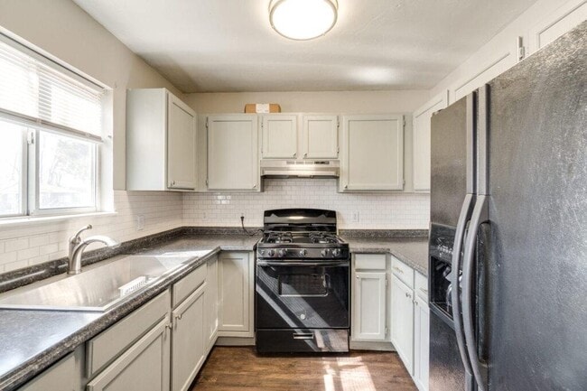 Photo - 109 E Colcord Ave
