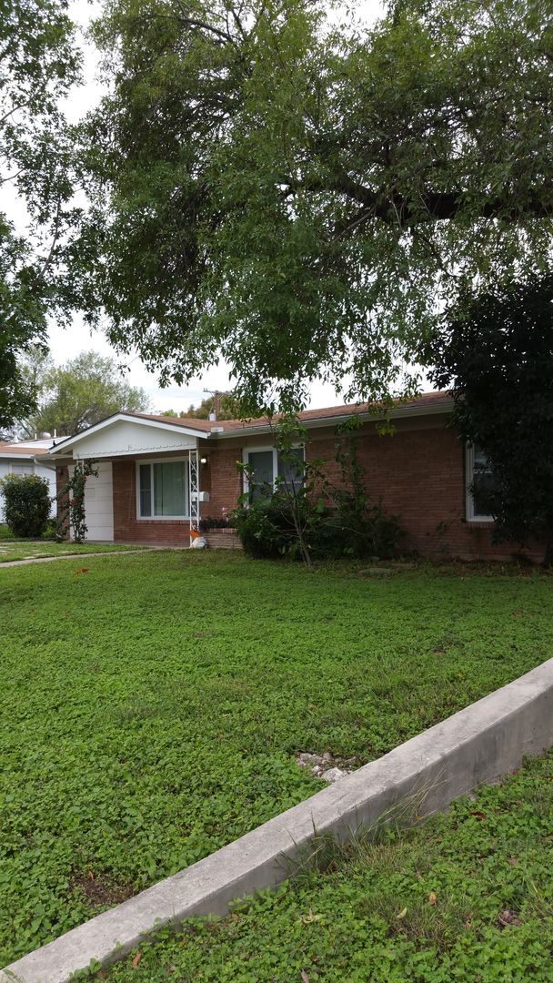 Building Photo - 311 Waxwood Ln