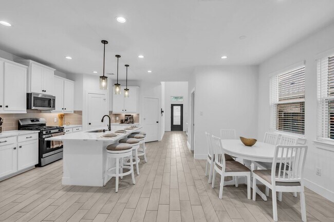 Photo - 426 Glacier Pass