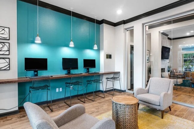 Photo - 656 Hollister Rd Unidad 0934