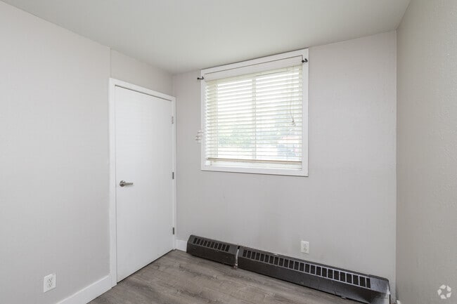 3BR, 1BA - 792SF - Third Bedroom
