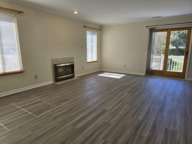 Photo - 6129 Old Plank Rd