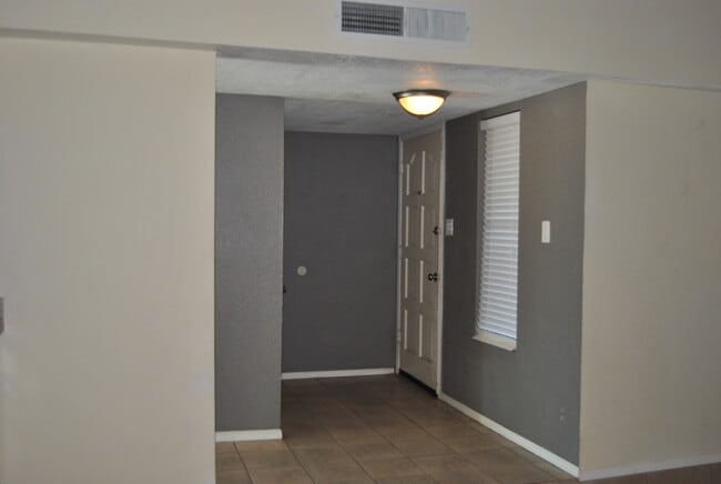 Photo - 5504 Oakbriar Cir