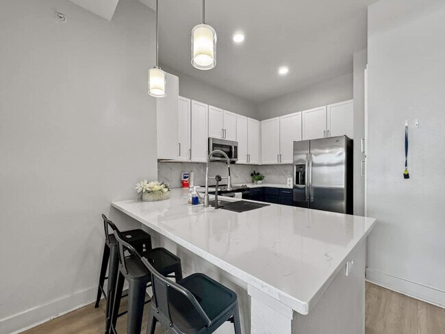 Photo - 310 N Malcolm X Blvd Unidad ID1075596P