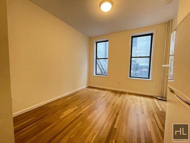 Building Photo - THIRD AVENUE Unit 16