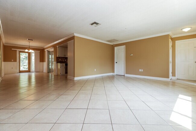 Photo - 11351 Collingswood St