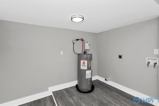 Photo - 908 Fairway Dr NW