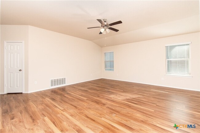 Photo - 2319 Pintail Loop