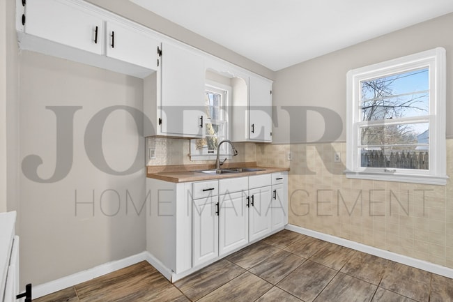 Photo - 19719 Sunset Dr