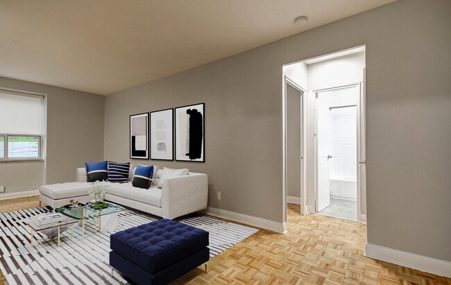 Photo - 1639 Bloor St