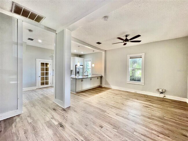 Photo - 111 W Amelia Ave